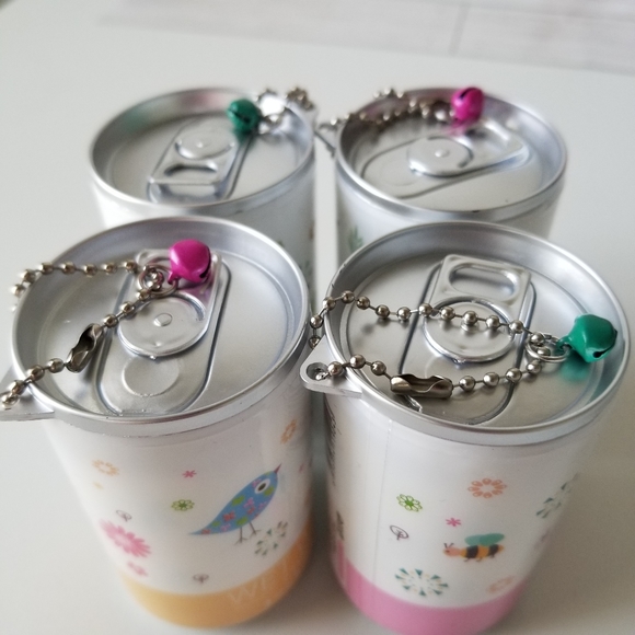 Mini Wet Wipes With Canister Keychain, Spring Design Mini Wipe Dipensor - Picture 2 of 8